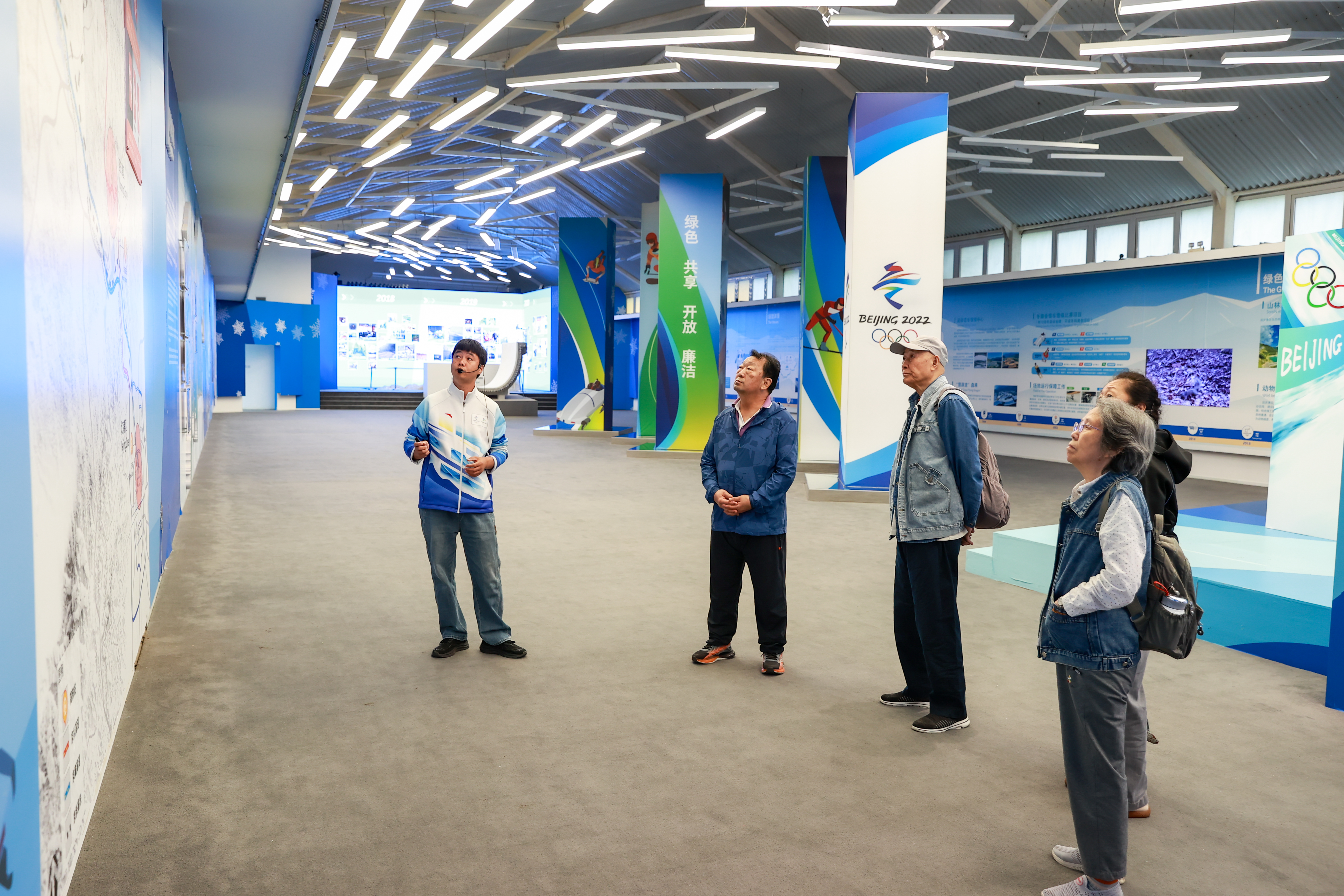 參觀”雪游龍“